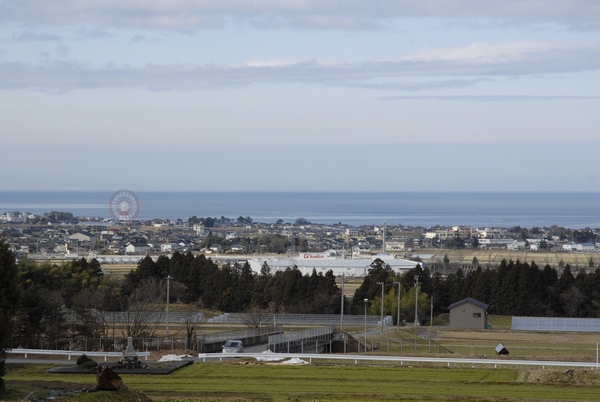 大観覧車が浮かぶ富山湾の眺め
