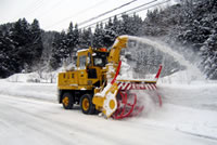 ロータリー除雪車による拡幅除雪写真