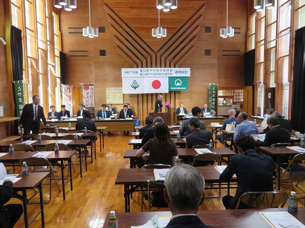 会場