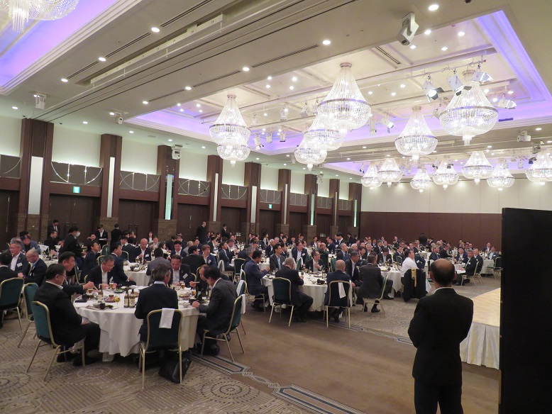会場