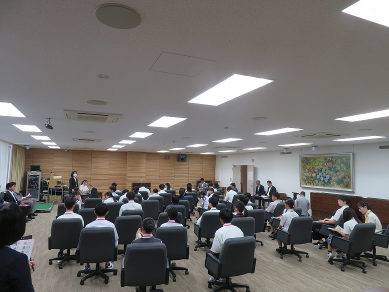 会場