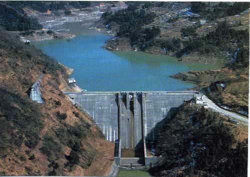 上市川ダムを上空から撮影した画像