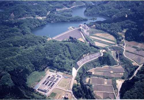 子撫川ダムを上空から撮影した画像