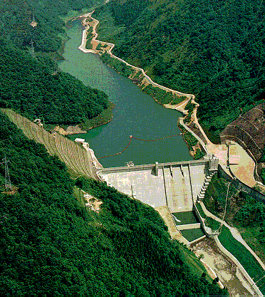 朝日小川ダムを上空から撮影した画像