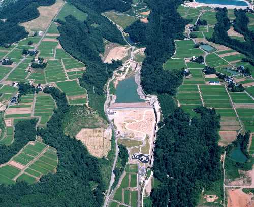 大谷ダムを上空から撮影した画像