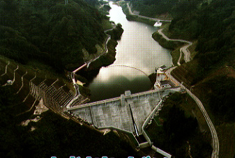 城端ダムを上空から撮影した画像