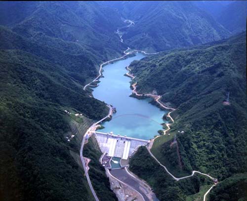 久婦須川ダムを上空から撮影した画像