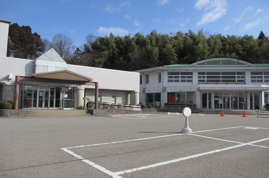 氷見市民プール