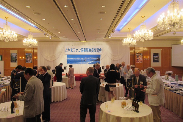 会場