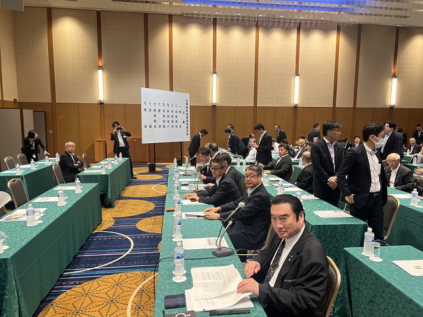 会場