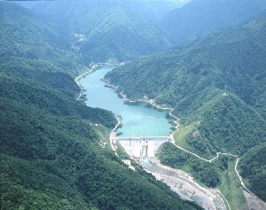 久婦須川ダムの空中写真